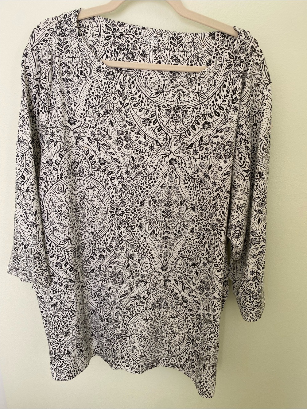 Black & White Printed Women's Top - Classic Pattern 3/4 Sleeves Size 3X NEW